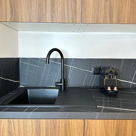 Stylish Duplex In Front Of Buttes-chaumont