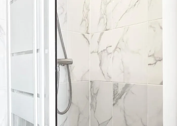 Stylish Duplex In Front Of Buttes-chaumont * Paris
