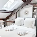 Stylish Duplex In Front Of Buttes-chaumont *