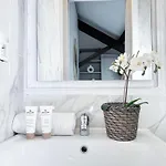 Stylish Duplex In Front Of Buttes-chaumont