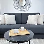 Stylish Duplex In Front Of Buttes-chaumont